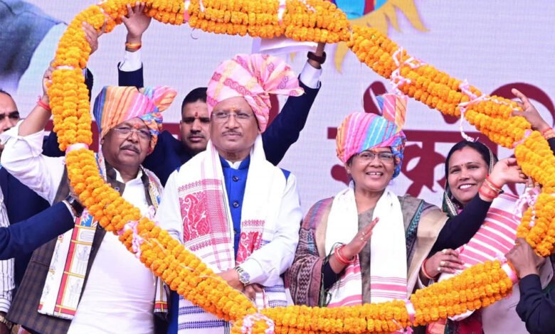 मुख्यमंत्री विष्णु देव साय ने तातापानी महोत्सव में विभागीय स्टॉलों का किया अवलोकन 1 KSHITITECH 15A 25 KSHITITECH