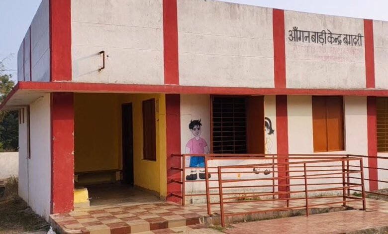 एक साल में ही आंगनबाड़ी भवन की हालत जर्जर, PIU के भवनों में घटिया पन का खेल जारी 1 KSHITITECH 17A 59 KSHITITECH