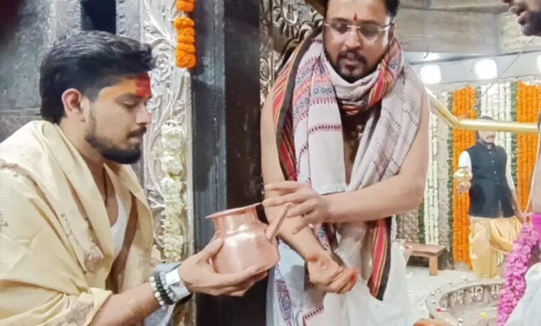 श्री महाकालेश्वर मंदिर में बाबा महाकाल के दर्शन के लिए मशहूर पॉप स्टार तनिष्क सिंह उर्फ पैराडॉक्स पहुंचे 1 KSHITITECH 17A 84 1 KSHITITECH
