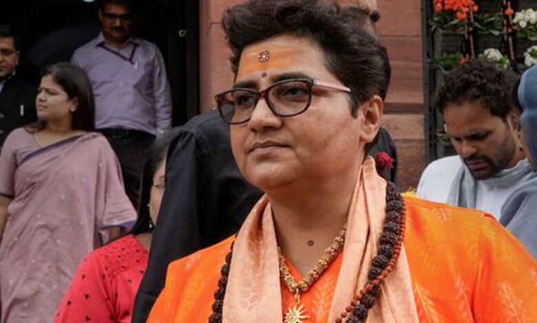 Malegaon Blast Case में पूर्व सांसद प्रज्ञा ठाकुर को बड़ी राहत, कोर्ट ने रद्द किया जमानती वॉरंट 1 KSHITITECH 1A 31 1 KSHITITECH