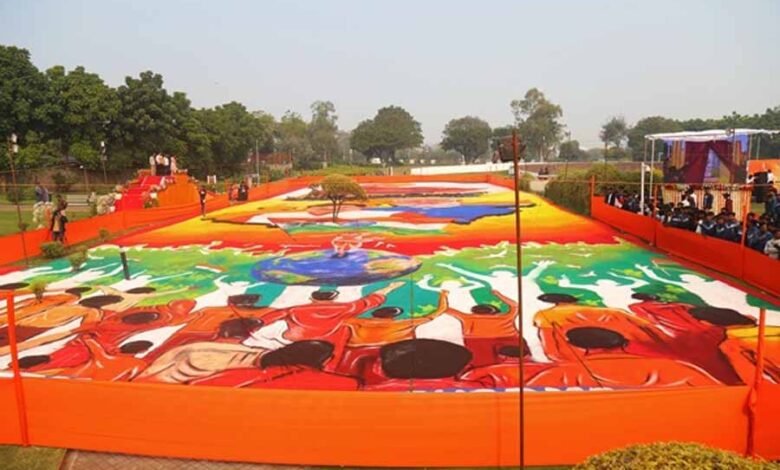 युवा दिवस पर भोपाल के शौर्य स्मारक में बनी 18 हजार स्क्वेयर फीट में 3-डी रंगोली 1 KSHITITECH 2 155 KSHITITECH