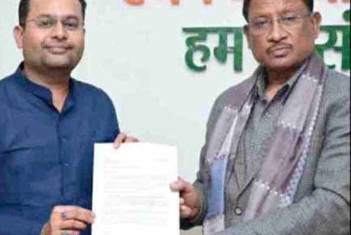 मुख्यमंत्री को भाजपा नेता उज्ज्वल दीपक ने पीएससी नियुक्ति विवाद में सौंपा ज्ञापन 1 KSHITITECH 2 185 KSHITITECH