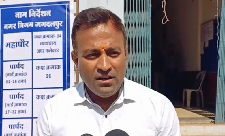 जगदलपुर में निगम में 20 हजार के सिक्के इकट्ठे कर नामांकन फार्म लेने पहुंचा प्रत्याशी 1 KSHITITECH 2 297 KSHITITECH