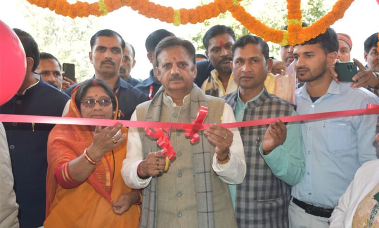 पीके सीएम राइज स्कूल रीवा में बस सेवा का किया शुभारंभ 1 KSHITITECH 21A 1 1 KSHITITECH