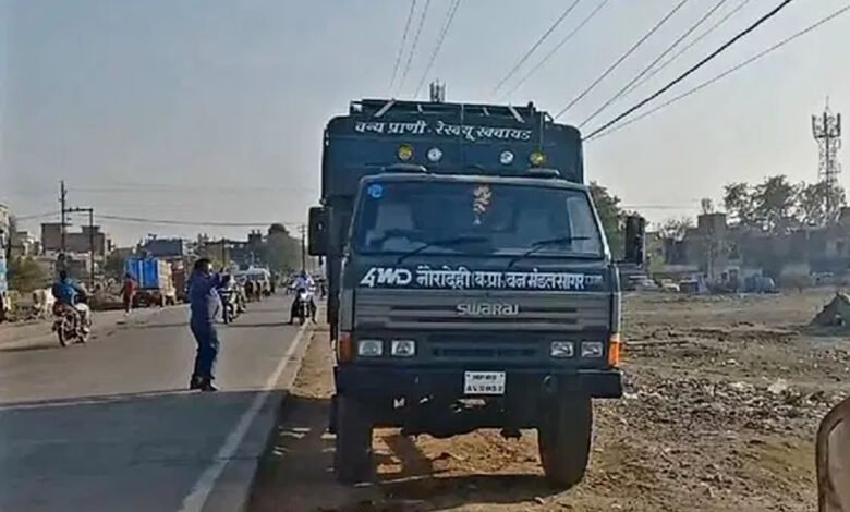 पूर्व विधायक हरवंश सिंह राठौर के बंगले पर वन विभाग की संयुक्त टीम ने छापा मारा 1 KSHITITECH 21A 44 KSHITITECH