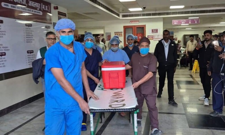 जबलपुर, भोपाल और इंदौर में ग्रीन कॉरिडोर, मुख्यमंत्री ने चिकित्सकीय टीम को दी बधाई 1 KSHITITECH 24A 1 KSHITITECH