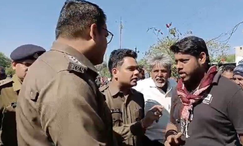 जबलपुर में जुआ खेलने के विवाद में एक पक्ष ने दूसरे पक्ष के चार लोगों की हत्या कर दी, जांच में जुटी पुलिस 1 KSHITITECH 27A57 KSHITITECH