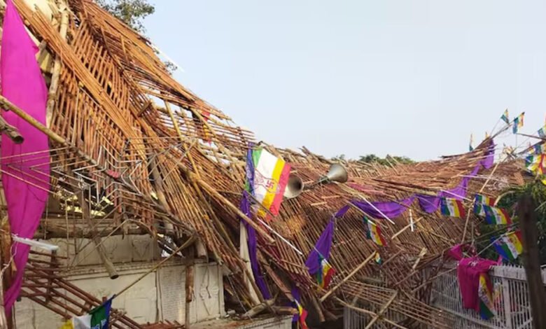 बागपत में बड़ा हादसा, लकड़ी का पैड ढहने से श्रद्धालु दबे, 25 श्रद्धालु घायल, 7 की मौत 1 KSHITITECH 28A 25 KSHITITECH