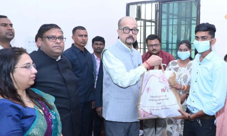 रेडक्रॉस के माध्यम से हेल्थ कैंप, ब्लड डोनेशन कैंप एवं बेहतर स्वास्थ्य सेवाएं कराएं टीबी मरीजों को प्रदान किये निक्षय मित्र सुपोषण किट 1 KSHITITECH 28A 7 KSHITITECH