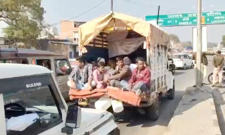 रीवा जिले के चाकघाट यात्रा अंतर्गत सीमा पर पुलिस-प्रशासनिक अधिकारी मौजूद भोजन, ठहरने की व्यवस्था के साथ डॉक्टरों की टीम भी उपलब्ध 1 KSHITITECH 29A 82 KSHITITECH