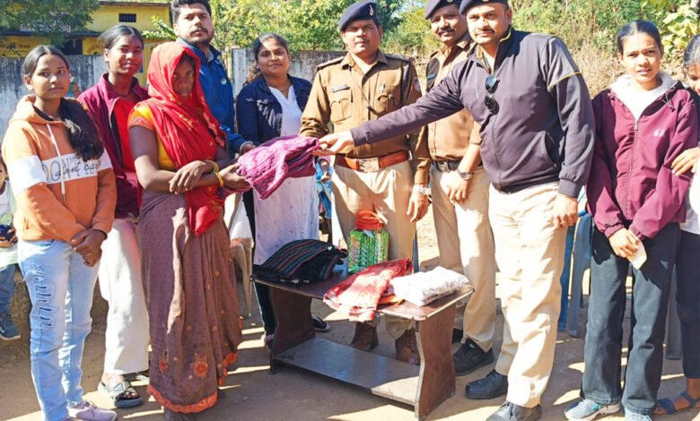 नए वर्ष पर पाली पुलिस व युवा टीम ने 100 आदिवासी बच्चों को वितरण किए गर्म कपड़े, चेहरे पर आई मुस्कान 1 KSHITITECH 2A 86 KSHITITECH