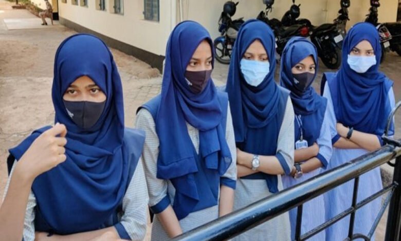 परीक्षाओं में बुर्के पर बैन लगाने की मांग, मंत्री नितेश राणे ने लिखा पत्र, जानें क्या दलील दी? 1 KSHITITECH 30A 59 KSHITITECH