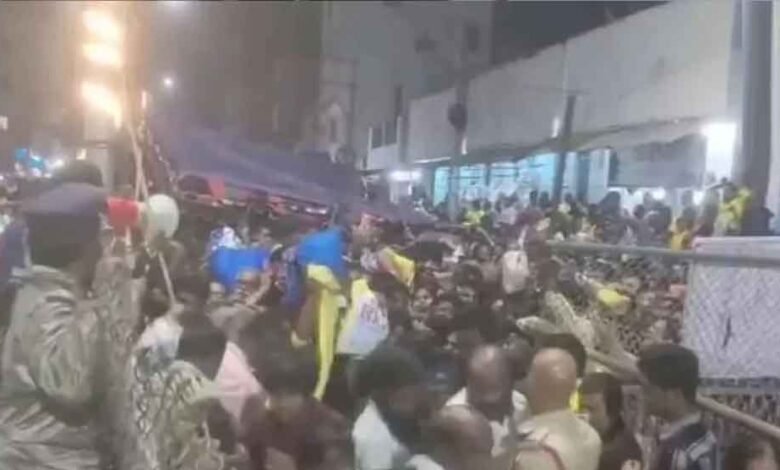 तिरुपति बालाजी मंदिर में भगदड़ में अब तक 6 लोगों की मौत 1 KSHITITECH Desh 02 2 3 KSHITITECH