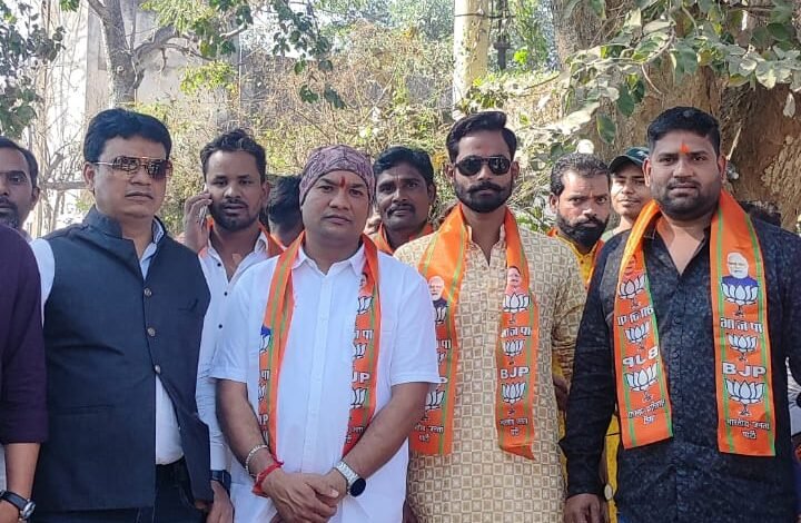 चंद्रपुर भाजपा नगर पंचायत अध्यक्ष प्रत्याशी सहित पार्षदों ने किया नामांकन दाखिल:— सैकड़ों की संख्या में नगर में निकली रैली 1 KSHITITECH IMG 20250127 WA0048 KSHITITECH