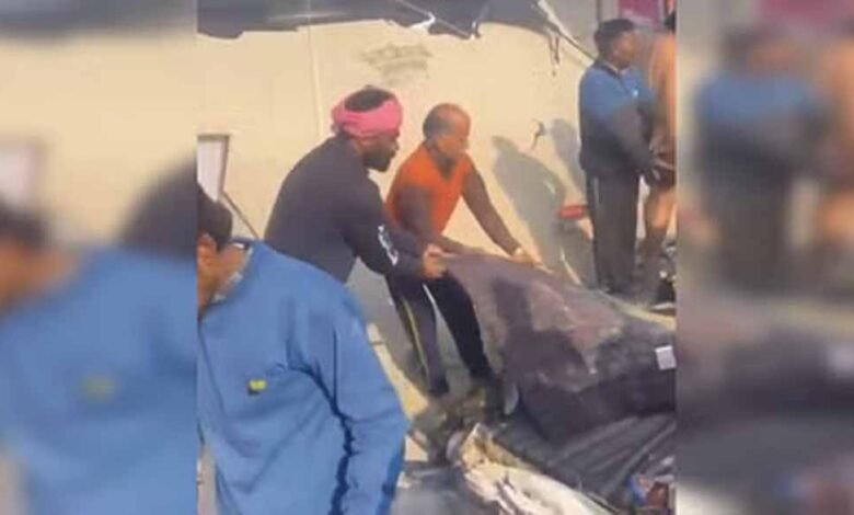 महाकुंभ में 16 सेक्टर किन्नर अखाड़े के पास लगी आग, मची अफरातफरी, शिविर में ठहरे लोगों ने पहुंचकर आग पर काबू पाया 1 KSHITITECH aag2 1 KSHITITECH