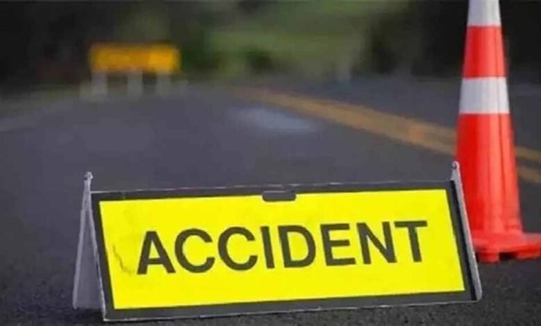इंदौर से प्रयागराज जा रही बस ने रायसेन में 18 गायों को कुचला, हादसे में 13 गायों की मौत हो गई और 5 गायें घायल 1 KSHITITECH ac02 1 KSHITITECH