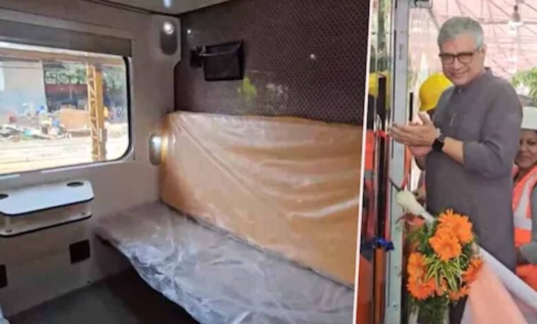 रेल मंत्री अश्विनी वैष्णव ने सवारी डिब्बा कारखाना में ‘वंदे भारत 2.0’ ट्रेन के निर्माण का निरीक्षण किया 1 KSHITITECH aswini1 1 KSHITITECH
