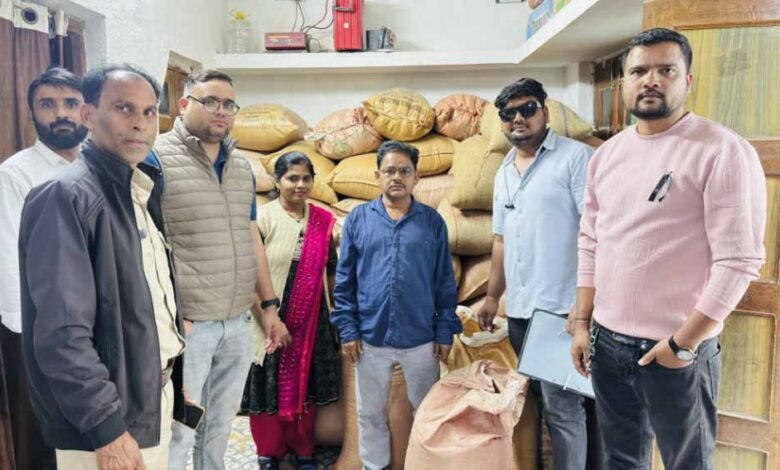 धान के अवैध संग्रहण पर जारी है कार्रवाई, 3 लाख रूपए का 93 क्विंटल धान जब्त 1 KSHITITECH bilashpur KSHITITECH