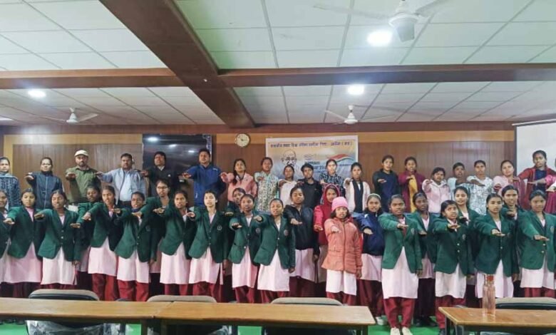 राष्ट्रीय पक्षी दिवस: कन्या शिक्षा परिसर उमरिया में पक्षियों को संरक्षित करने पर दिया जोर आयोजित जागरूकता कार्यक्रम दिलाई शपथ 1 KSHITITECH bird KSHITITECH