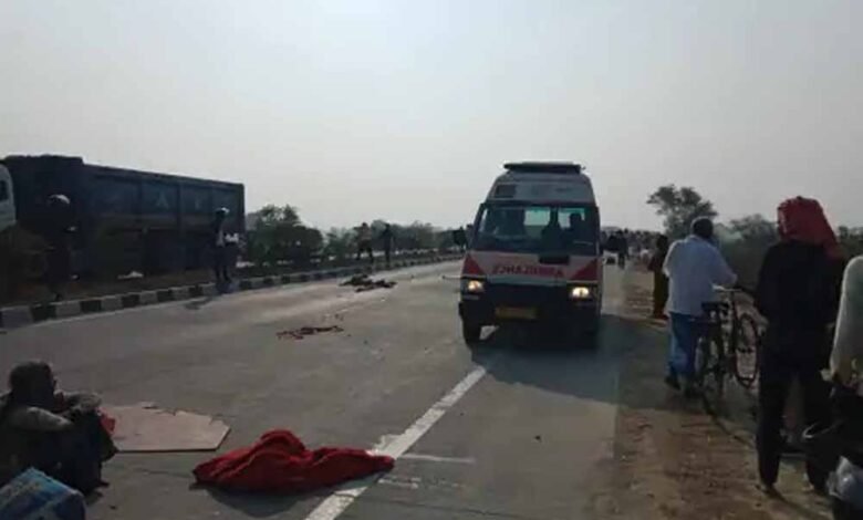 यूपी के गाजीपुर जिले में सड़क हादसे में मरने वालों की संख्या हुई 8, महाकुंभ से वापस लौट रहे थे श्रद्धालु 1 KSHITITECH gajipur1 KSHITITECH