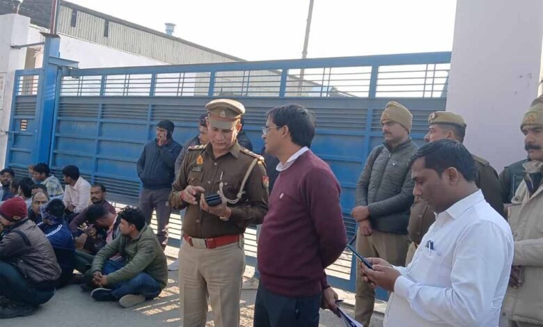 बुलंदशहर में फैक्टरी में गैस लीक होने से बड़ा हादसा, दो की मौत, परिजनों ने की सख्त कार्रवाई की मांग 1 KSHITITECH hadsa1 1 KSHITITECH