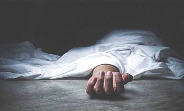 कर्ज मांगने वालों से परेशान होकर पत्नी और बेटे को नींद की गोलियां खिलाकर मार डाला, खुद पंखे से लटका 1 KSHITITECH hatya1 KSHITITECH