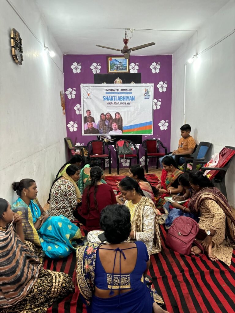 शक्ति अभियान की राष्ट्रीय संयोजिका अवंतिका तिवारी और क्षेत्रीय संयोजिका मनोरमा पाटेकर के नेतृत्व में जांजगीर में पंचायत चुनावों को लेकर एक दिवसीय महिला स्वराज प्रशिक्षण कार्यक्रम का आयोजन किया गया। 11 KSHITITECH img 20250122 wa00317811881710119596323 KSHITITECH