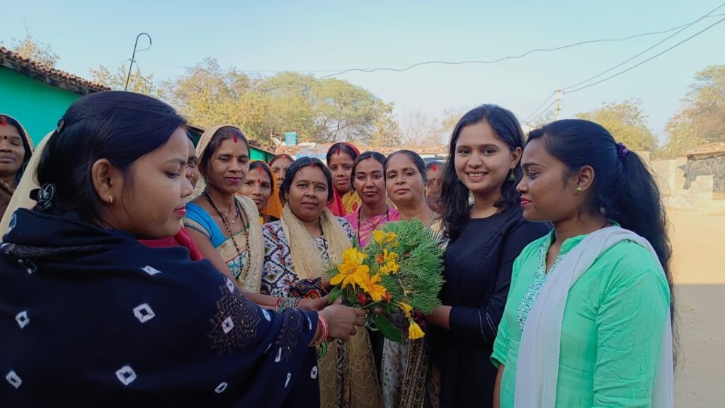 शक्ति अभियान की राष्ट्रीय संयोजिका अवंतिका तिवारी और क्षेत्रीय संयोजिका मनोरमा पाटेकर के नेतृत्व में जांजगीर में पंचायत चुनावों को लेकर एक दिवसीय महिला स्वराज प्रशिक्षण कार्यक्रम का आयोजन किया गया। 2 KSHITITECH img 20250122 wa00446486423305669898318 KSHITITECH