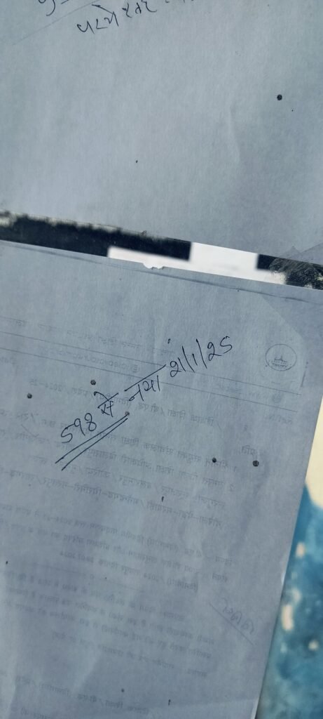 कार्यालय जिला शिक्षा अधिकारी जांजगीर के द्वारा बैक डेट में रजिस्टर में खाली जगह छोड़कर आत्मानंद स्कूल की भर्ती प्रक्रिया को पूरी करने का प्रयास किया जा रहा है जिसमें रजिस्टर को 20 तारीख के डेट में कोरा छोडा गया है आचार संहिता लगने के बाद भी रात को 2:00 बजे तक बैठकर लिस्ट बनाया गया है रजिस्टर कार्यालय से गायब आत्मानंद खंड के प्रभारी क्रिसलय धृतलहरे के द्वारा आवक जावक रजिस्टर को बिलासपुर सिग्नेचर करने हेतु ले जाया गया है 2 KSHITITECH img202501211340125141367478293325820 KSHITITECH