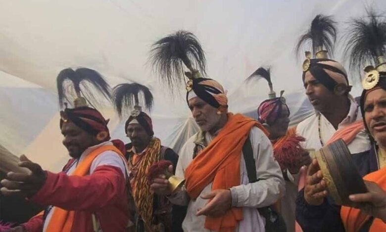 जंगम साधु महाकुंभ में लोगों के बीच आकर्षण का केंद्र बने हुए हैं, जाने कौन और कहां से आए हैं? 1 Console Corptech Pradakshina Consulting Pvt Ltd jagam sadhu1 Console Corptech Pradakshina Consulting Pvt Ltd