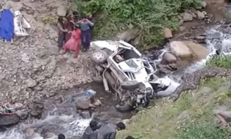 जम्मू-कश्मीर के किश्तवाड़ की खाई में गिरी बोलेरे, हुआ बड़ा हादसा, चार की मौत 1 KSHITITECH jamu2 1 KSHITITECH