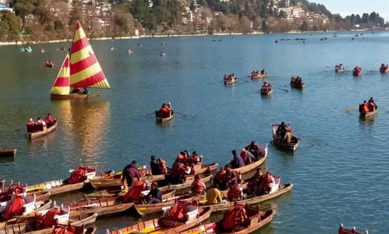 मौसम में आए बदलाव से केदारनाथ में हल्की बर्फबारी हुई, बिछी बर्फ की चादर, मैदानों में शीतलहर का प्रकोप 1 KSHITITECH kedar1 KSHITITECH