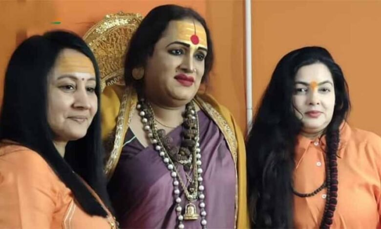 ममता कुलकर्णी ने ली संन्यास की दीक्षा, दीक्षा लेने के बाद भगवा वस्त्र धारण किये, मिला नया नाम 1 KSHITITECH mamta1 1 KSHITITECH