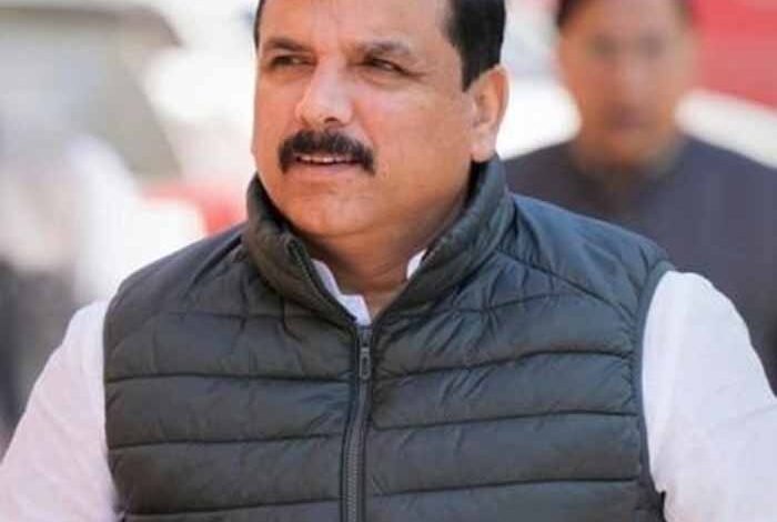 चुनाव आयोग कागज लेकर आए, आपको बता दें कि विधानसभा को लेकर दिल्ली में मॉडल कोड ऑफ कंडक्ट लागू है: संजय सिंह 1 KSHITITECH sanjay2 4 KSHITITECH