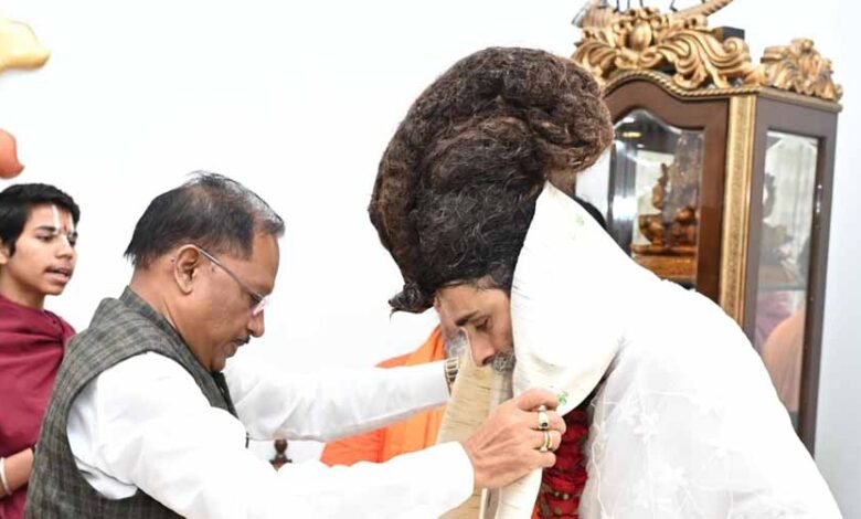 मुख्यमंत्री साय से आज मुख्यमंत्री निवास कार्यालय में परमपूज्य सद्गुरु श्री ऋतेश्वर जी महाराज ने सौजन्य मुलाकात की 1 KSHITITECH shay1 KSHITITECH