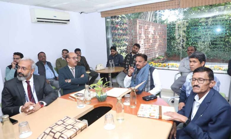 स्वस्थ किशोरी ही, आगे चलकर बनती है स्वस्थ माँ : उप मुख्यमन्त्री शुक्ल 1 KSHITITECH su1 KSHITITECH