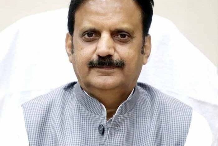 जटिल व कठिन ओपन हार्ट सर्जरी करने वाले चिकित्सकों को दी बधाई, निर्माणाधीन कैंसर यूनिट का राजेन्द्र शुक्ल ने किया निरीक्षण 1 Console Corptech Pradakshina Consulting Pvt Ltd sukl1 1 Console Corptech Pradakshina Consulting Pvt Ltd