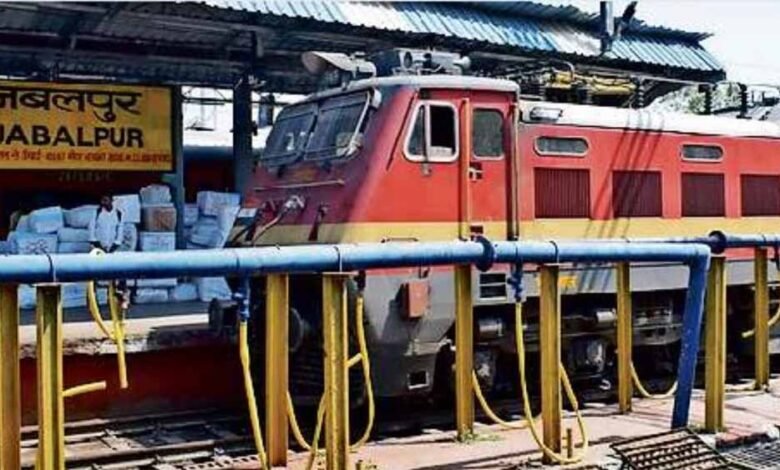 रेलवे ने भुसावल-कटनी एक्सप्रेस को चोपन तक चलाने की तैयारी लगभग पूर्ण कर ली, सिंगरौली से बढ़ेगा रेल संपर्क 1 KSHITITECH tren1 3 KSHITITECH