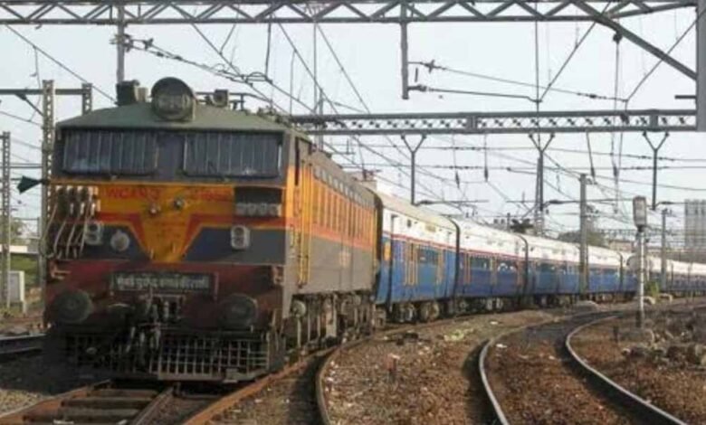 कोल्डप्ले के फैन भारत में भी बड़ी संख्या में हैं, रेलवे चलाएगा स्पेशल ट्रेन, इन ट्रेनों को 'विंटर स्पेशल' कहा जाएगा 1 KSHITITECH tren1 5 KSHITITECH