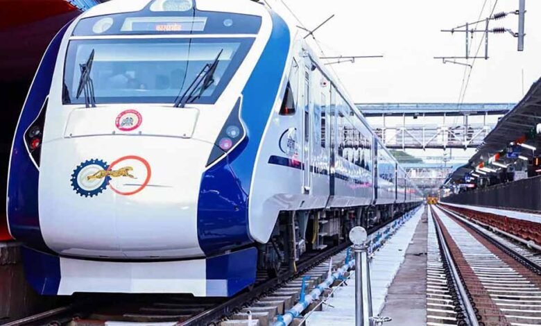 सिकंदराबाद-विशाखापत्तनम वंदे भारत ट्रेन में 4 अतिरिक्त बोगियां जोड़ने का फैसला हुआ, अब भीड़भाड़ की झंझट खत्म 1 KSHITITECH vande1 KSHITITECH
