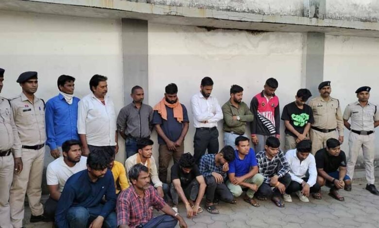 बिलासपुर पुलिस ने अवैध लेन-देन में इस्तेमाल किए गए फर्जी बैंक अकाउंट धारकों के खिलाफ बड़ी कार्रवाई, 19 आरोपी गिरफ्तार 1 KSHITITECH 1 1100 KSHITITECH