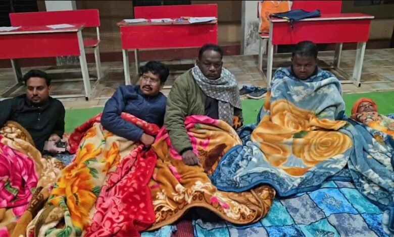 जशपुर नगर पालिका अध्यक्ष और पार्षद प्रत्याशी खुद स्ट्रांग रूम के बाहर बिस्तर लगाकर रातभर करे रहे निगरानी 1 KSHITITECH 1 446 KSHITITECH