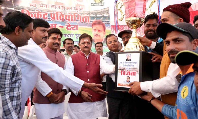 स्व. भैयालाल स्मृति क्रिकेट टूर्नामेंट की विजेता व उप विजेता टीम को उप मुख्यमंत्री ने किया पुरस्कृत 1 KSHITITECH 1 592 KSHITITECH