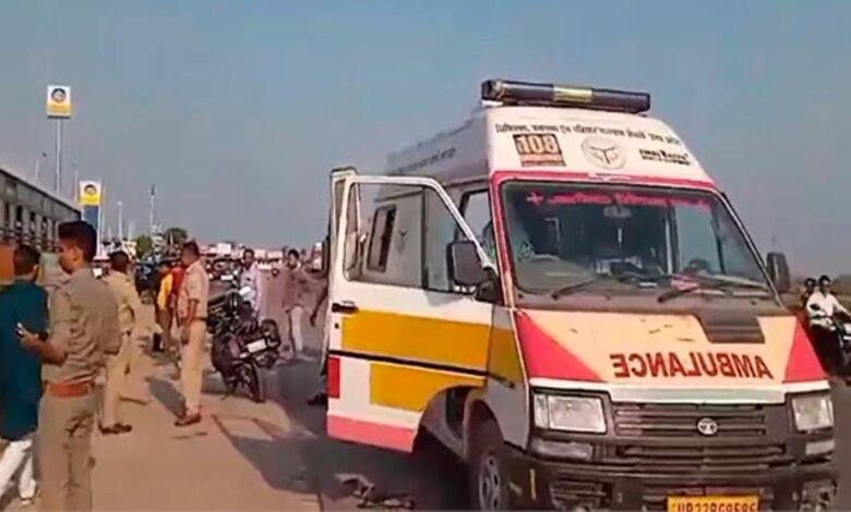 बाराबंकी में पूर्वांचल एक्सप्रेस-वे पर बड़ा हादसा, श्रद्धालुओं से भरी गाड़ी बस से भिड़ी, 4 की मौत 1 KSHITITECH 16A 26 1 KSHITITECH