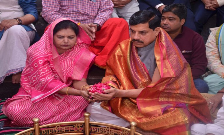 सीएम डॉ मोहन यादव ने उज्जैन के श्री अंगारेश्वर महादेव के मंदिर में पूजा अर्चना की 1 KSHITITECH 16A 88 KSHITITECH