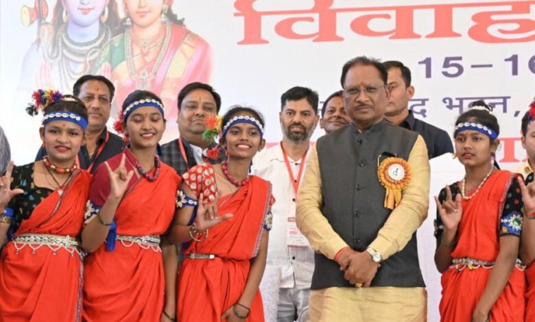मुख्यमंत्री विष्णुदेव साय ने दिव्यांगजनों के सामूहिक विवाह समारोह में नवविवाहित जोड़ों को दिया आशीर्वाद 1 KSHITITECH 17A 6 KSHITITECH