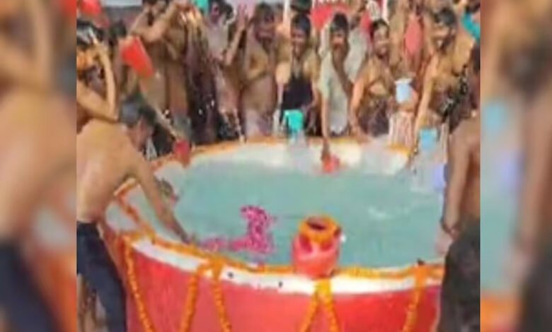 उन्नाव जेल में बंद हजारों महिला-पुरुष बंदियों ने प्रयागराज महाकुंभ के जल से स्नान किया 1 KSHITITECH 18A 18 1 KSHITITECH