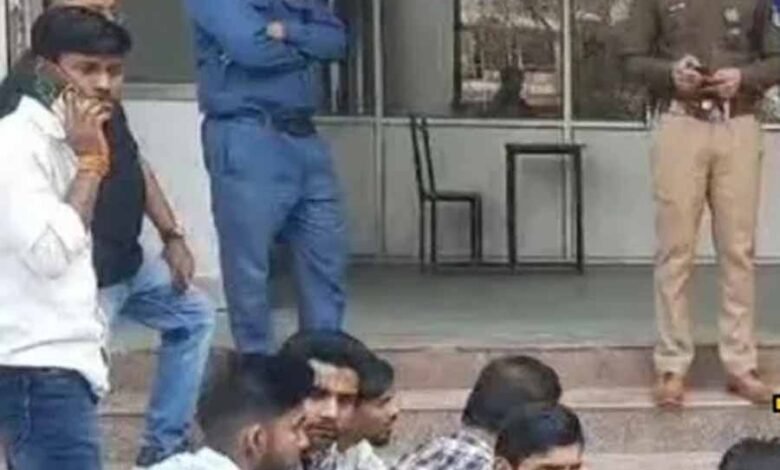 एमबीए के फोर्थ सेमेस्टर के 12 छात्रों को एक निजी कॉलेज ने फीस नहीं देने पर किया फेल 1 KSHITITECH 2 167 KSHITITECH