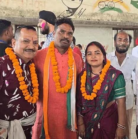 तखतपुर में जीत हासिल करने के बाद शैलेंद्र निर्मलकर ने वार्ड की जनता के प्रति जताया आभार 1 KSHITITECH 2 221 KSHITITECH