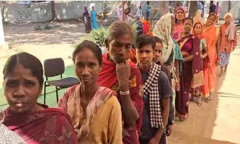 त्रिस्तरीय पंचायत चुनाव के प्रथम चरण का मतदान जारी, 5 किलोमीटर दूर पहाड़ों से उतरकर किया मतदान 1 KSHITITECH 2 237 KSHITITECH